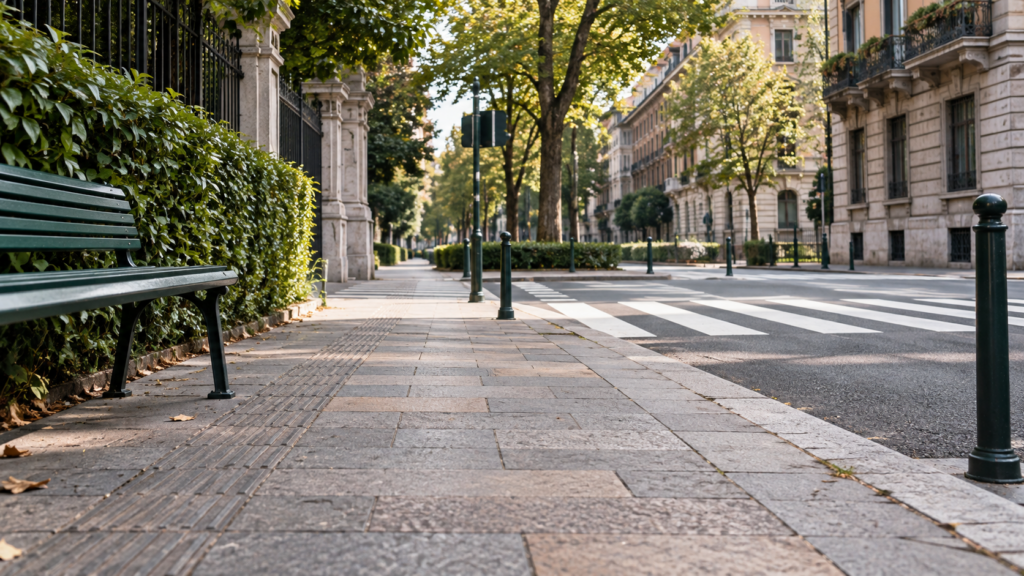 Marciapiede urbano con attraversamento e riferimenti ambientali per il cammino all’aperto nel Parkinson